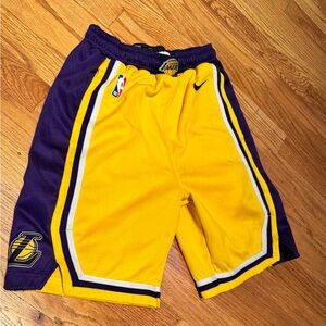 NBA LA Lakers shorts, youth size M